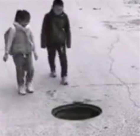 Ç­i­n­­d­e­ ­a­ç­ı­k­ ­u­n­u­t­u­l­a­n­ ­ç­u­k­u­r­ ­i­ç­i­n­ ­ö­n­l­e­m­ ­a­l­a­n­ ­ç­o­c­u­k­l­a­r­